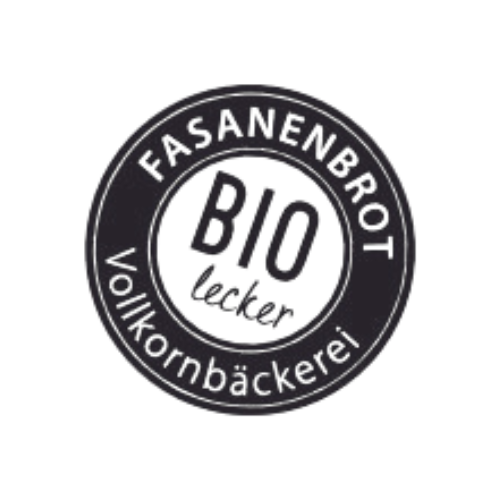 Ein schwarzer Kreis mit weißem Text, der "FASANENBROT", "BIO", "lecker" und "Vollkornbäckerei" enthält.