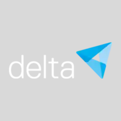 Das Bild zeigt das Logo von Delta, bestehend aus dem Wort "delta" in weißer Schrift und einem dreidimensionalen blauen Dreieck rechts davon.